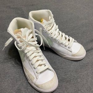 Women’s blazers mid ‘77 next nature - white/barely green - size 7.5.